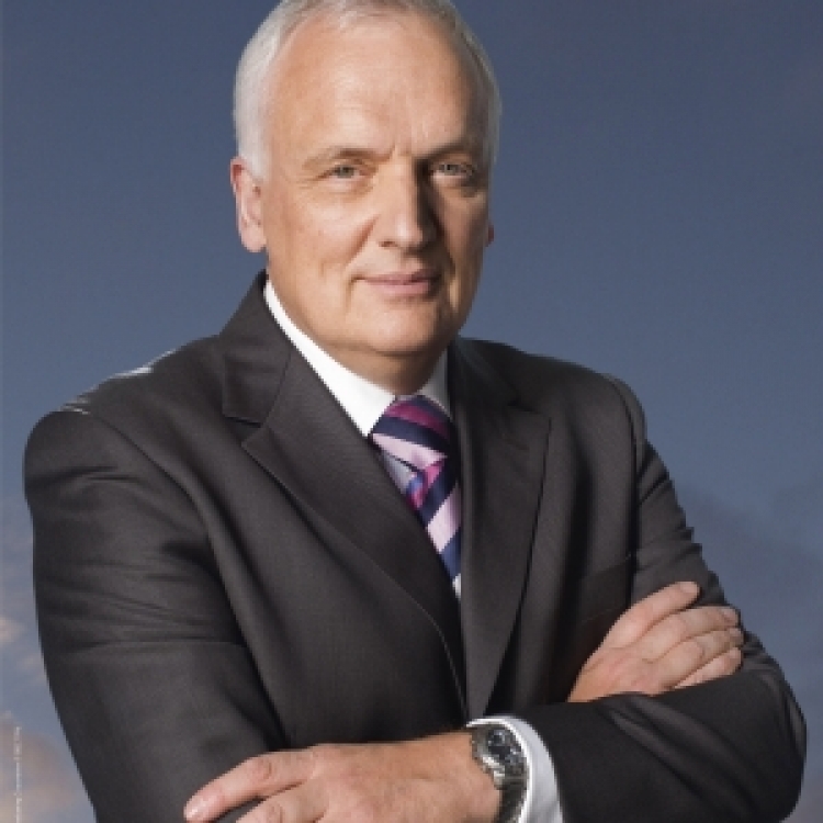 Nik Gowing