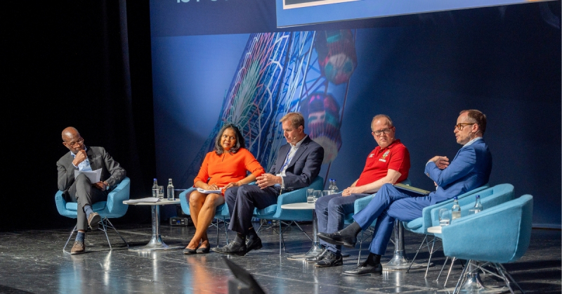 Clive Myrie, BBC; Sean McGovern, CEO AXA XL; Rakhi Kumar, Global Leader, Liberty Specialty; Dr Tony Rooke, Executive Director, Head of Transition Advisory, Howden; William Bruce, Global Managing Director, Aon
